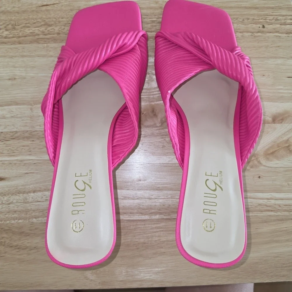 NEW IN BAG Rouge Helium Women's Hot Pink Kitten Heel Sandals Size 11